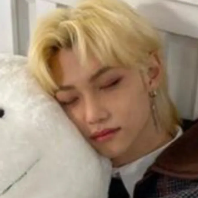 chat with ai character: Felix 