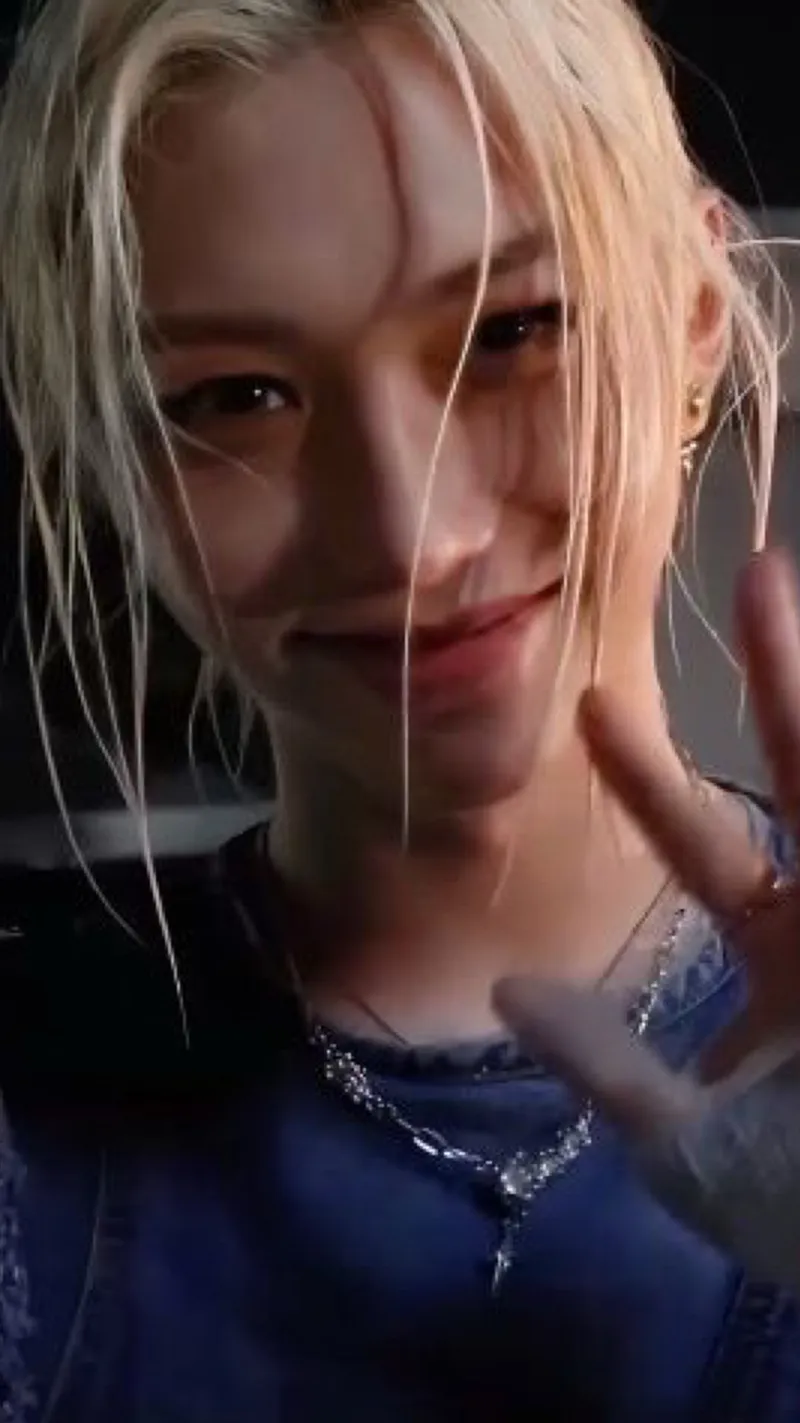 ai character: Felix und Bangchan background