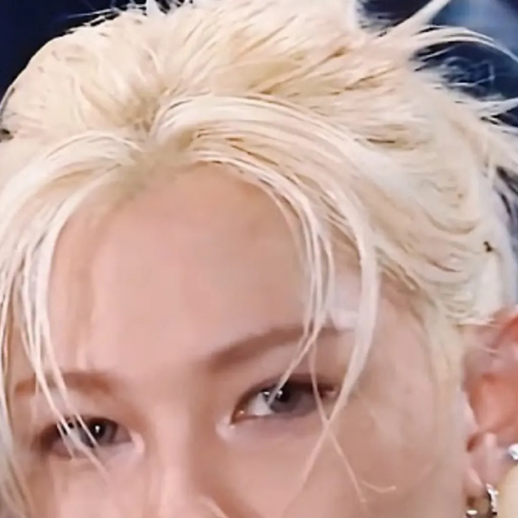 chat with ai character: Felix 