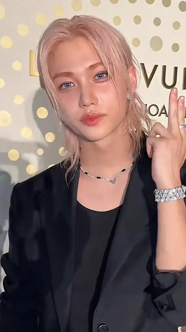 ai character: Felix  background