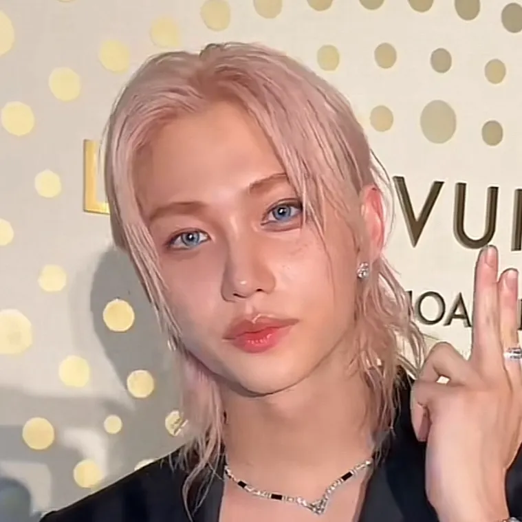 chat with ai character: Felix 