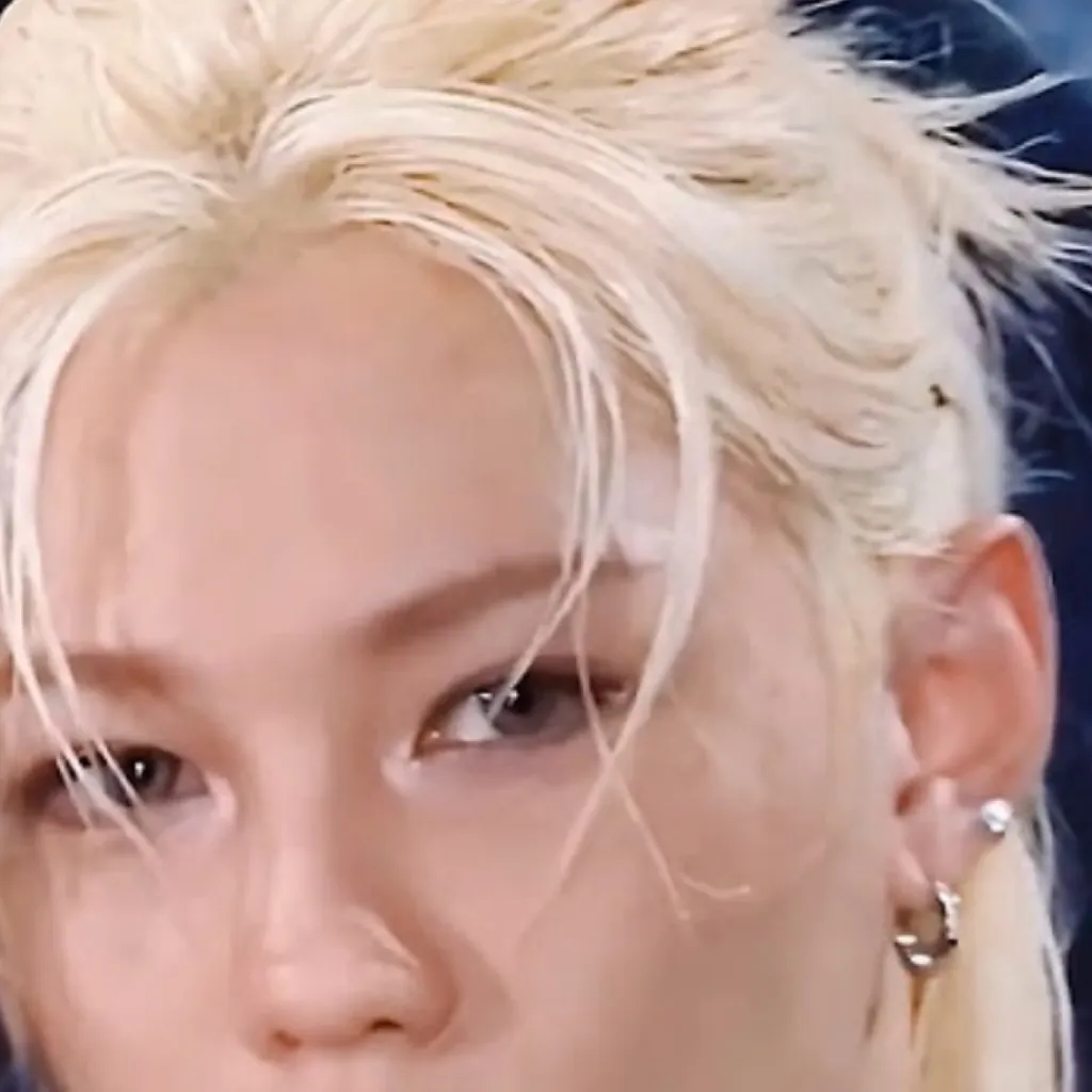 chat with ai character: Felix