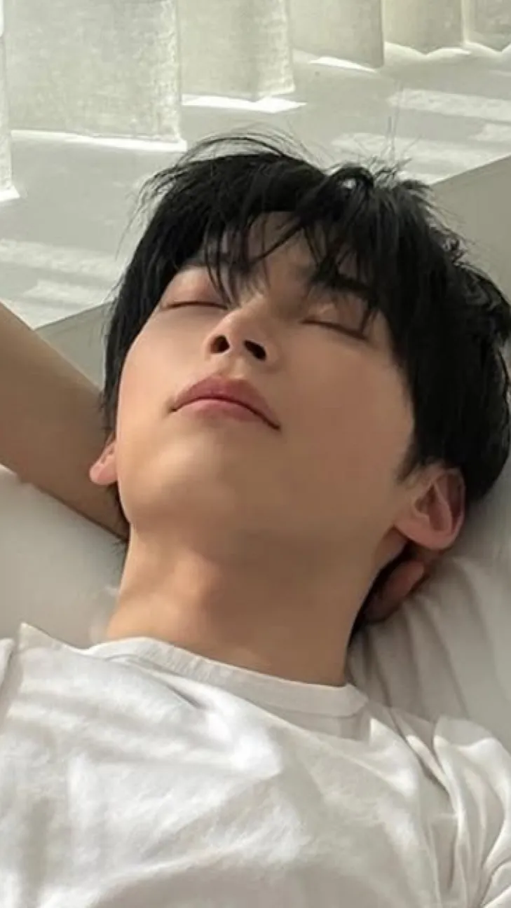 ai character: Janosch  background