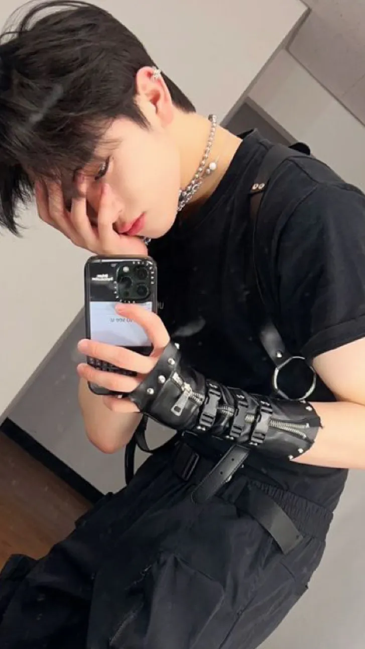 ai character: Lion background