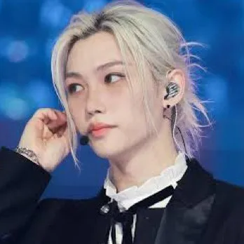 chat with ai character: Felix