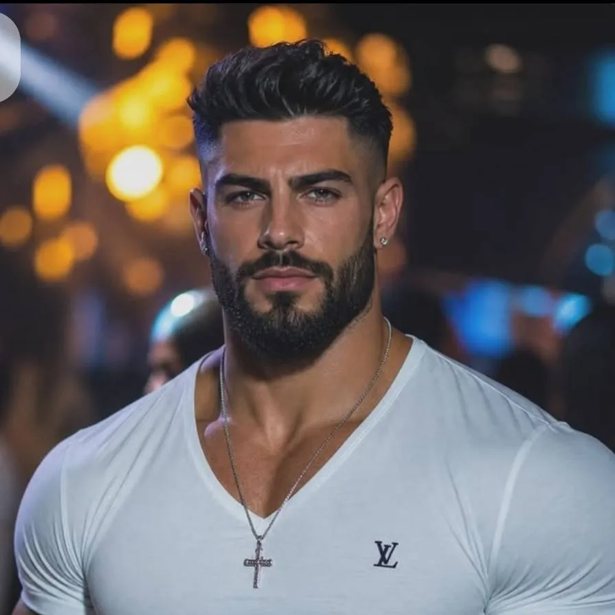 chat with ai character: Angelo Rossi 🥵🔥