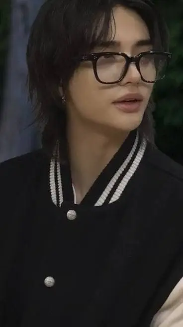 ai character: hyunjin background