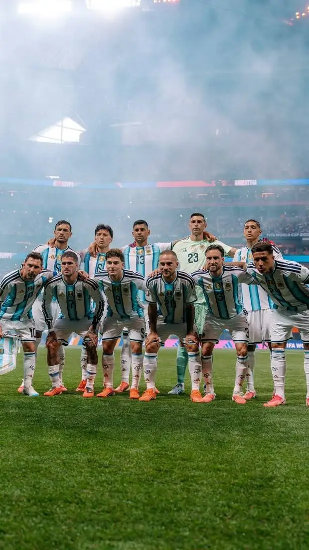 ai character: Argentine background