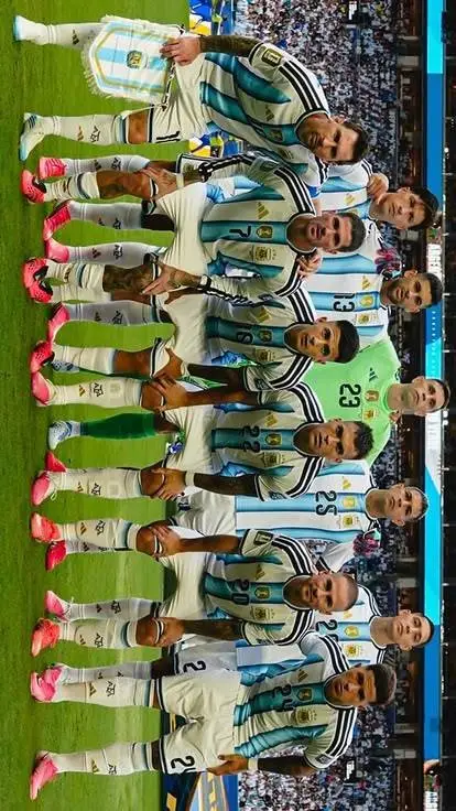 ai character: Argentine 💫 background
