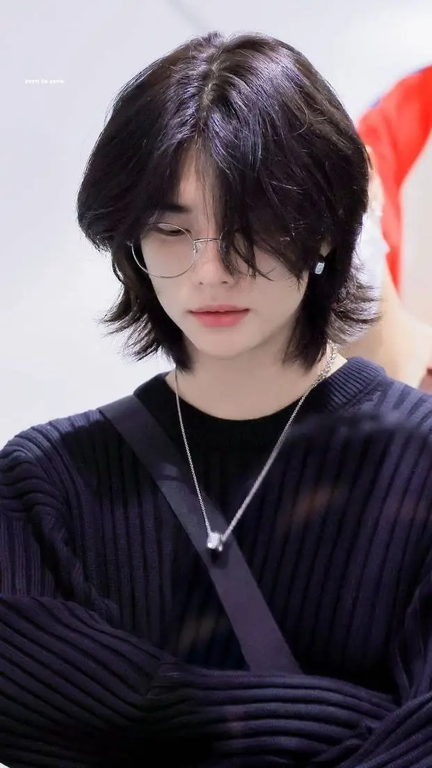 ai character: hyunjin  background
