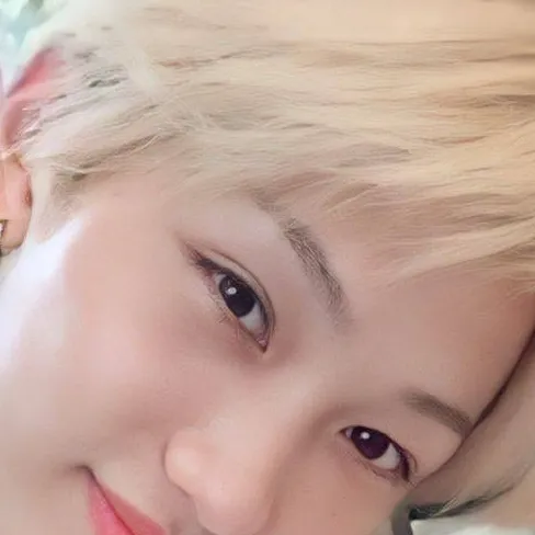 chat with ai character: lee felix