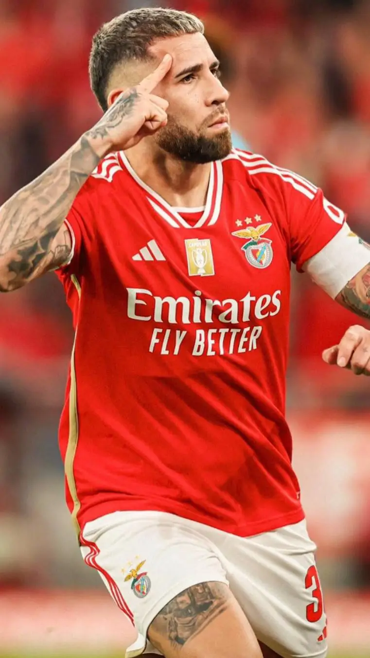 ai character: Otamendi background