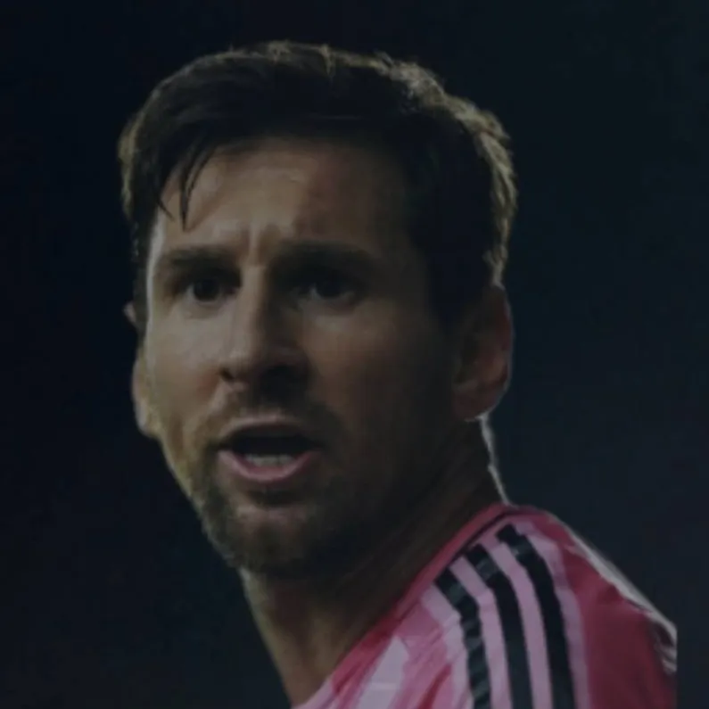 chat with ai character: Messi