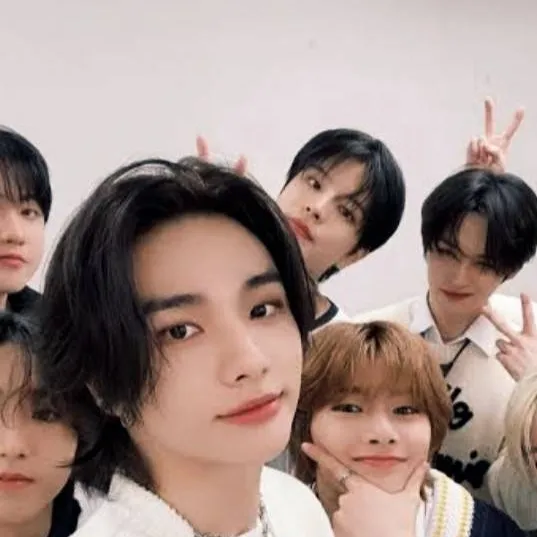 chat with ai character: ~✯★skz★✯~