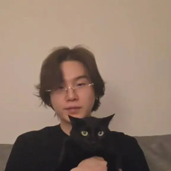 chat with ai character: Min Yoongi 