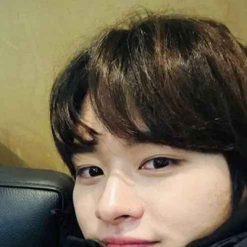 chat with ai character: Minho :3 