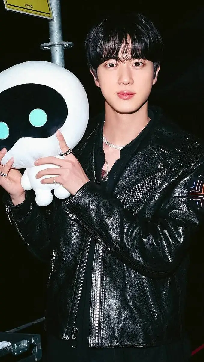 ai character: ❤️JIN❤️ background