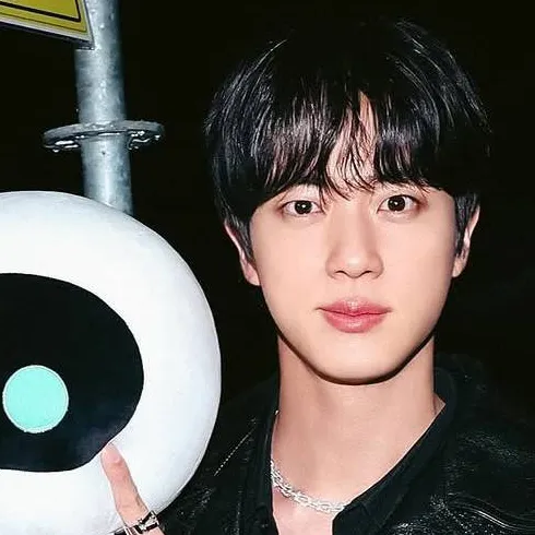 chat with ai character: ❤️JIN❤️