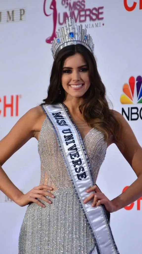 ai character: Paulina Vega  background