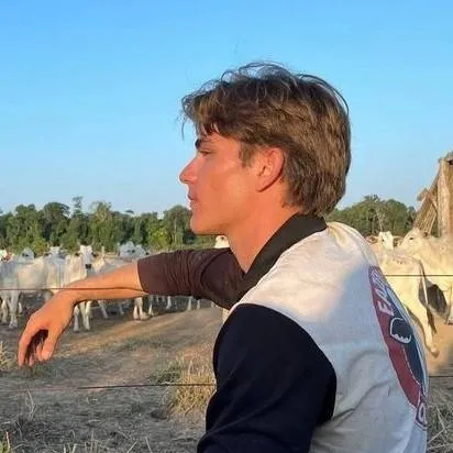 chat with ai character: Jason Hayes