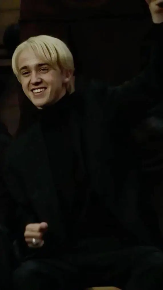 ai character: Draco y español  background