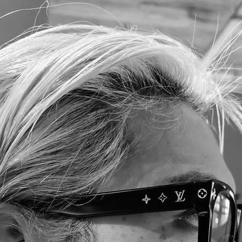 chat with ai character: Felix