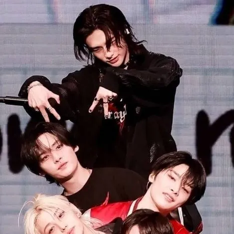 chat with ai character: ~Stray Kids~