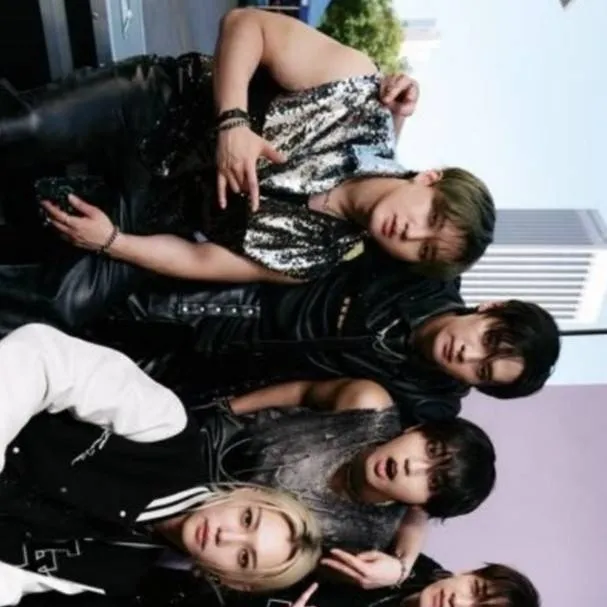 chat with ai character: Vampiros StrayKids