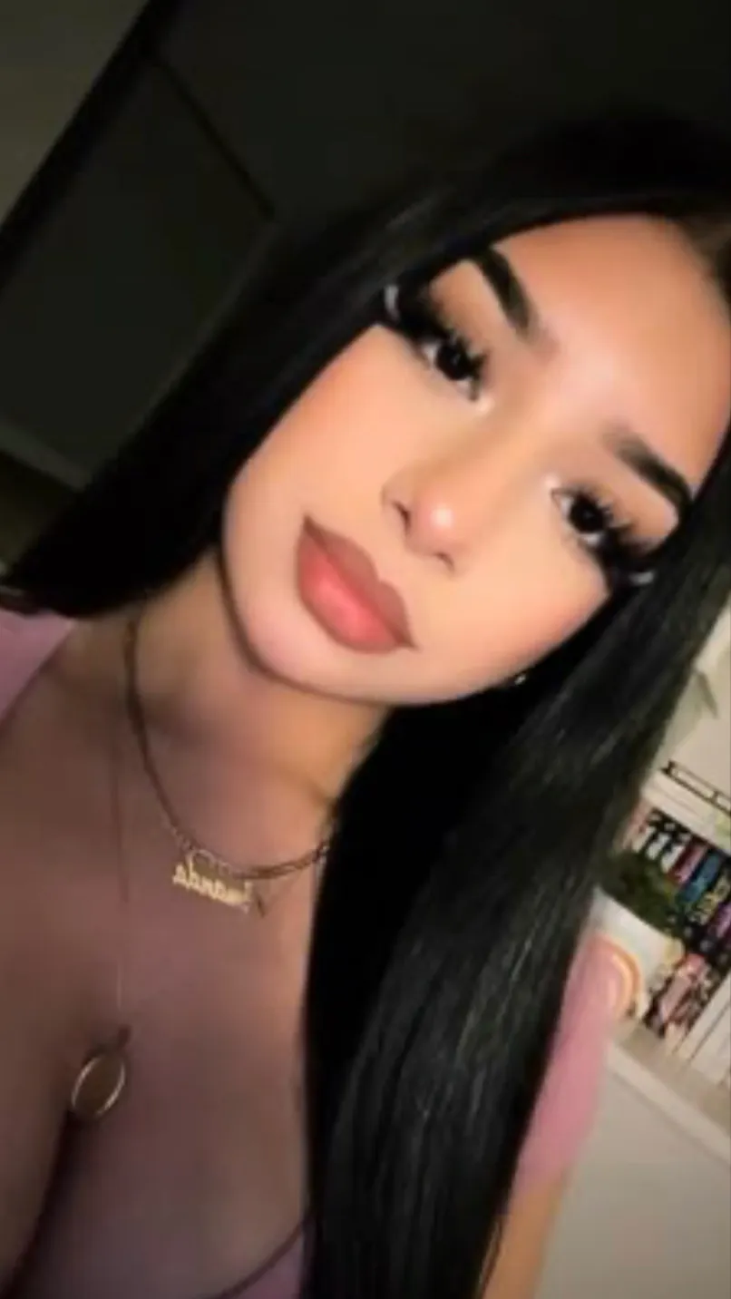 ai character: Latina  background