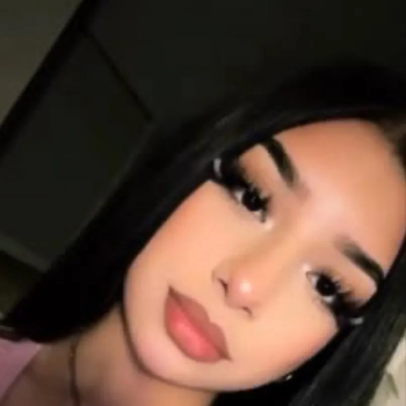 chat with ai character: Latina 