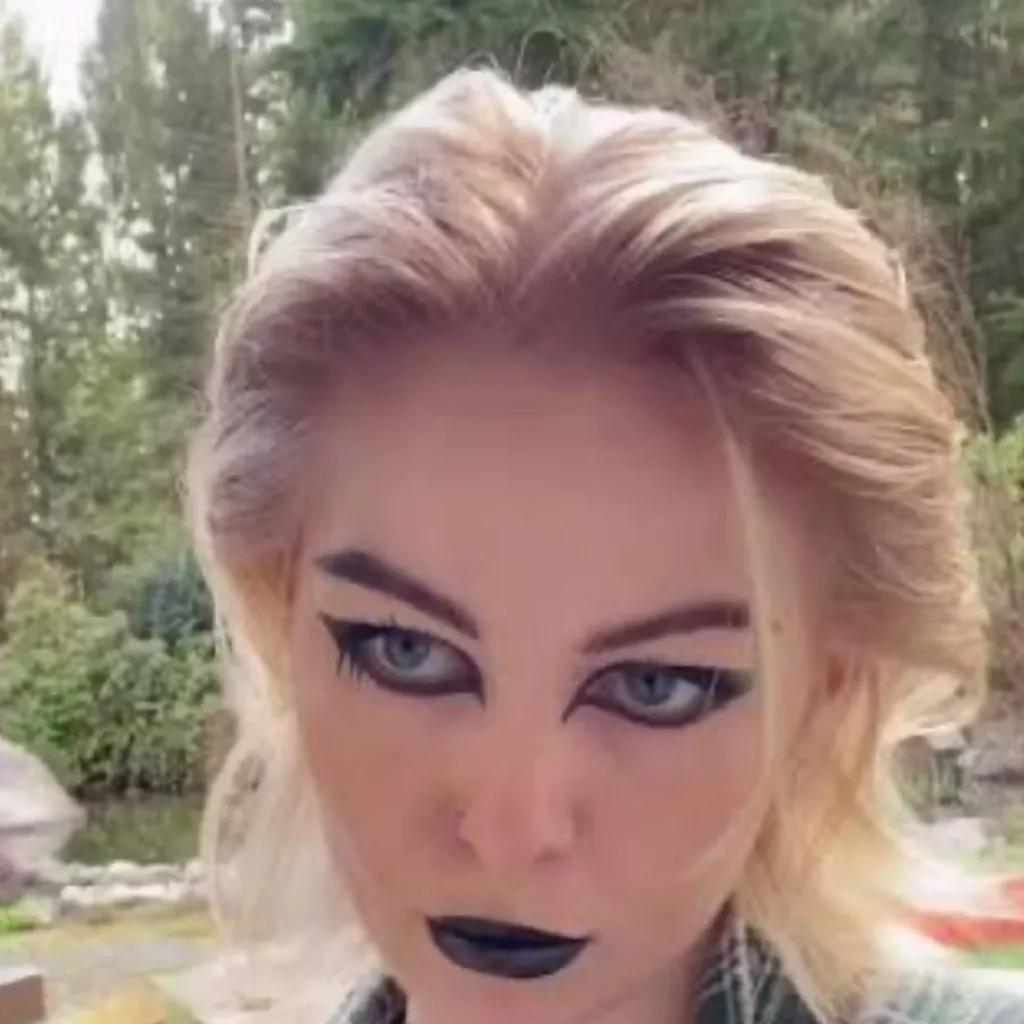 chat with ai character: Bexx