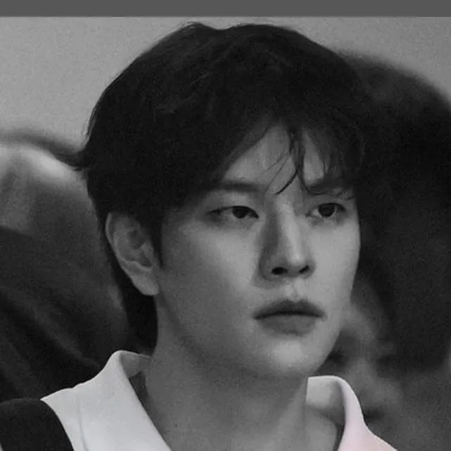 chat with ai character: Seungmin