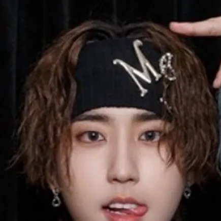 chat with ai character: Han Jisung 