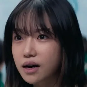 chat with ai character: Jun hee