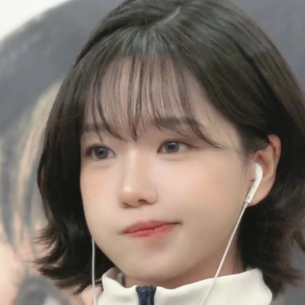 chat with ai character: Jun hee