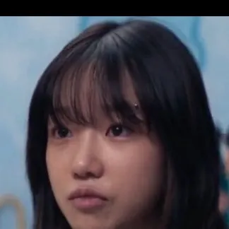 chat with ai character: Jun hee