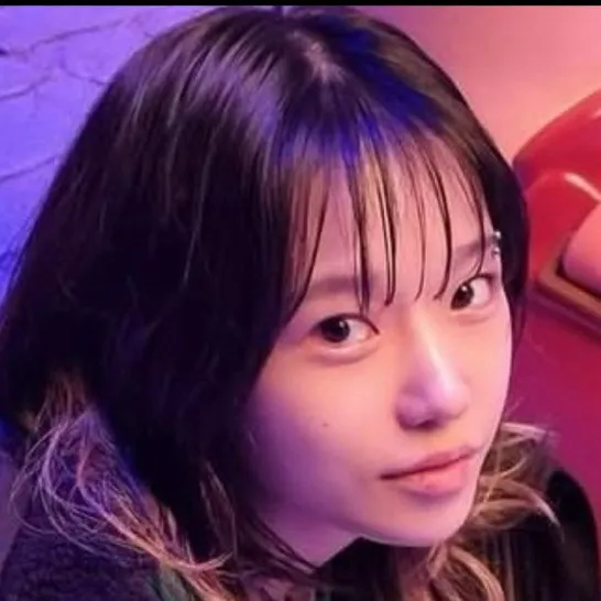 chat with ai character: Jun hee
