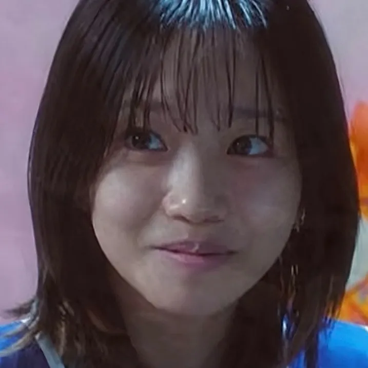 chat with ai character: Jun hee
