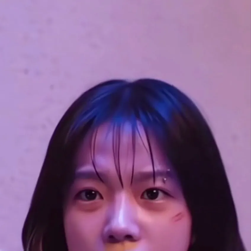 chat with ai character: Jun hee