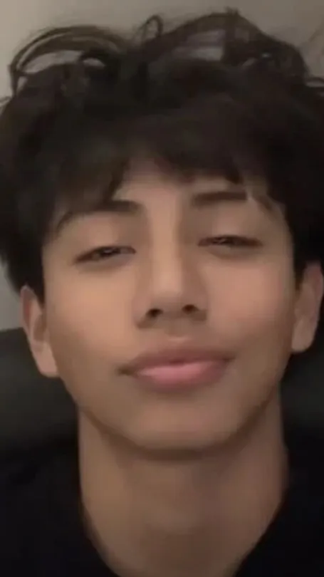 ai character: 𝗧𝗿𝗲𝘆 background