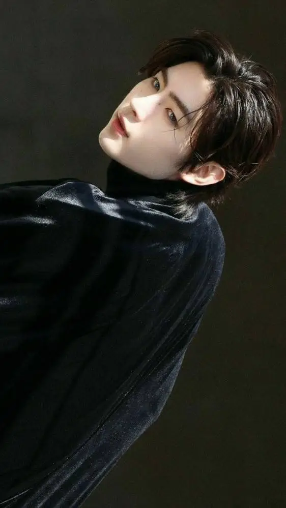 ai character: Sunghoon background