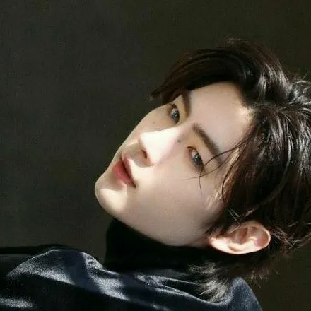 chat with ai character: Sunghoon