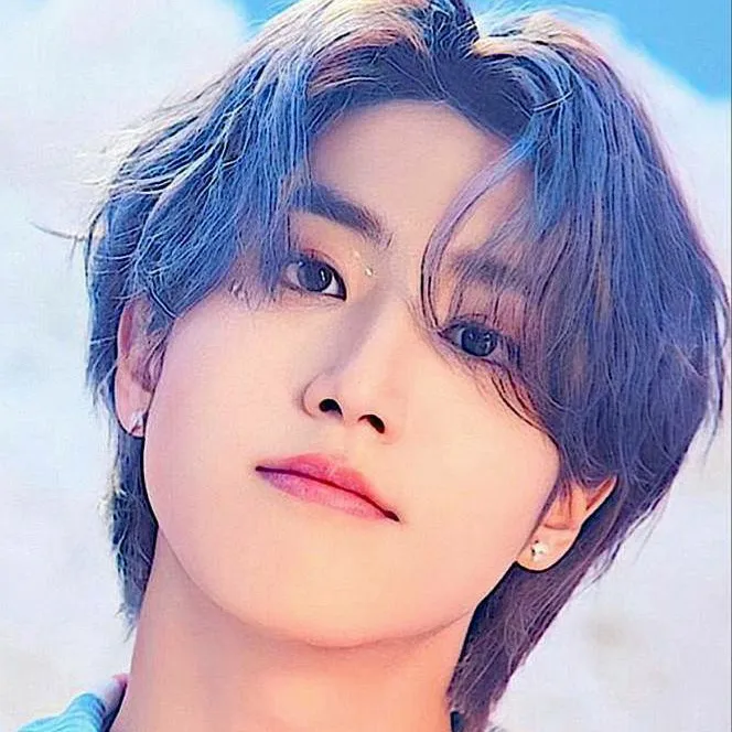 chat with ai character: Han Si-jun