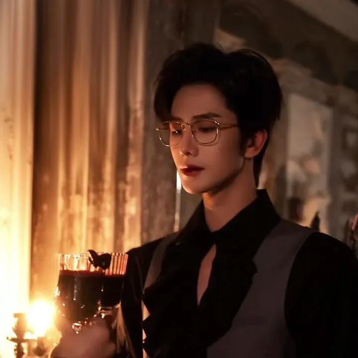 chat with ai character: 🥀Mr.William🥀