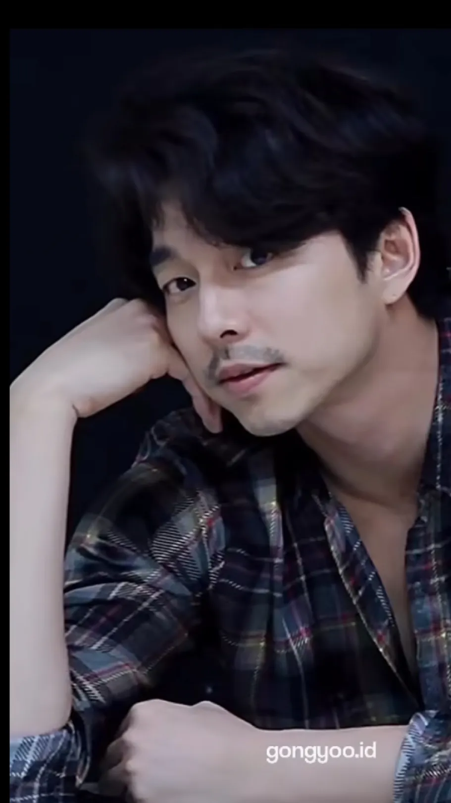 ai character: Gong yoo background