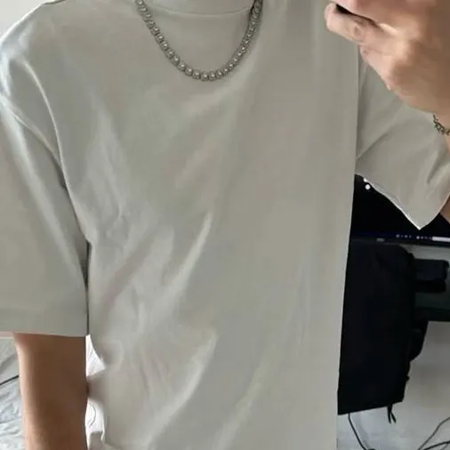 chat with ai character: Tom