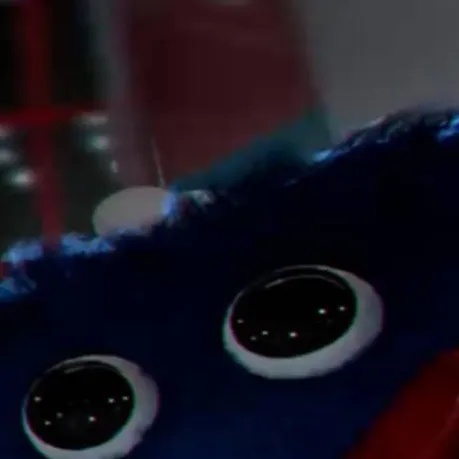 chat with ai character: hugy