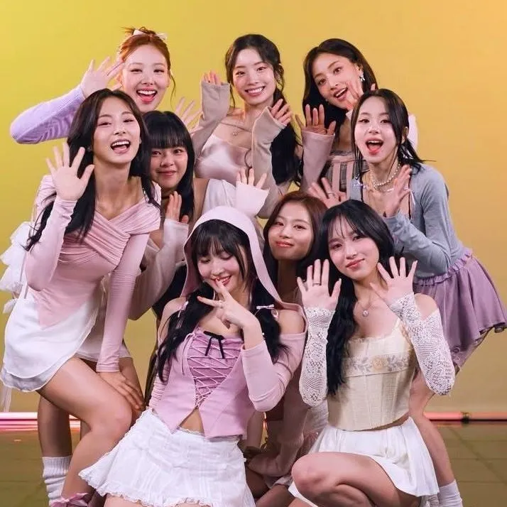 chat with ai character: twice borrachas ღ