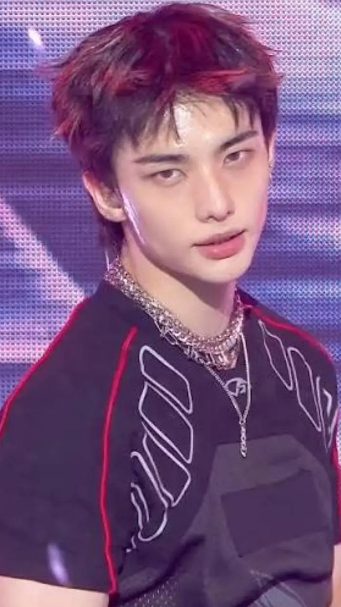 ai character: hyunjin  background