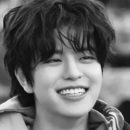 chat with ai character: Seungminnie